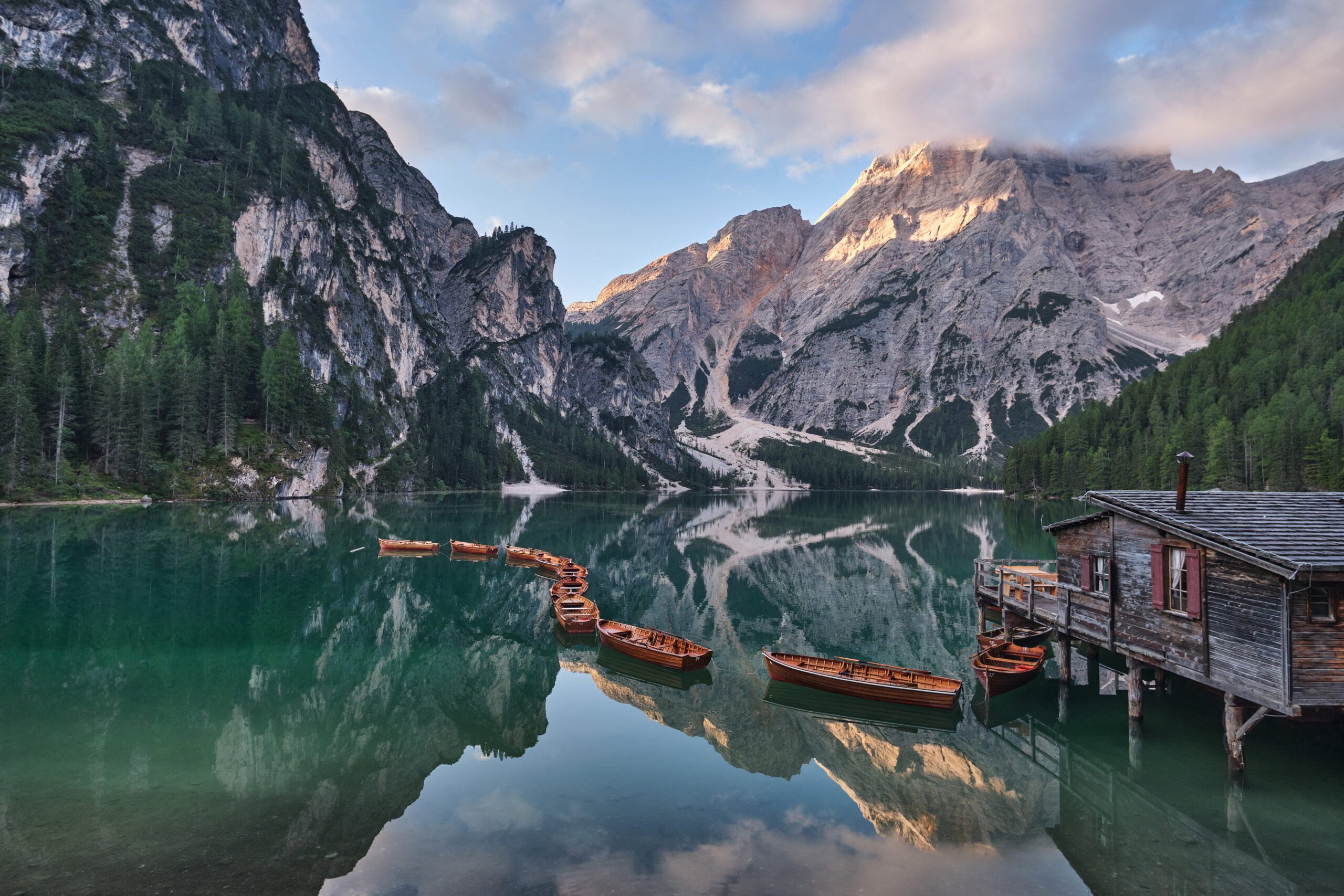 Partir en van au Lago di Braies, Dolomites, Italie