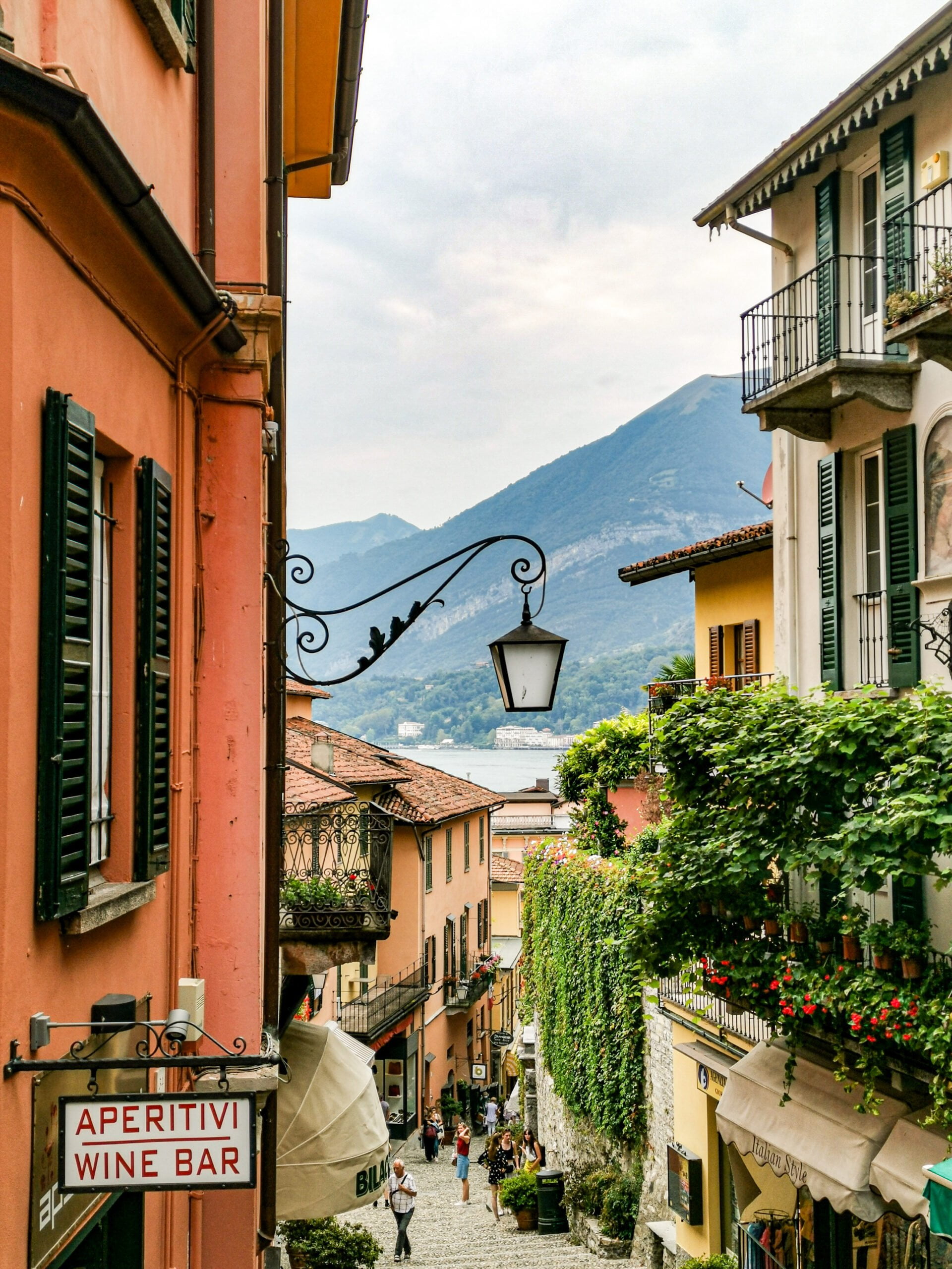 partir en van au lac de côme, ville de Bellagio, italie